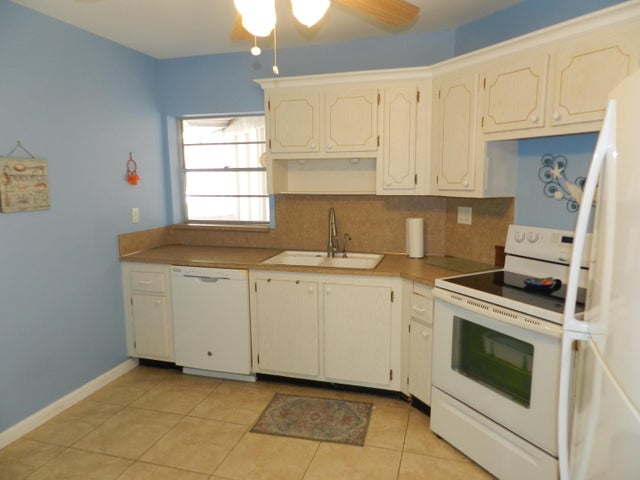 3 of 35 - 6 Greenway Village N #202, Royal Palm Beach, FL