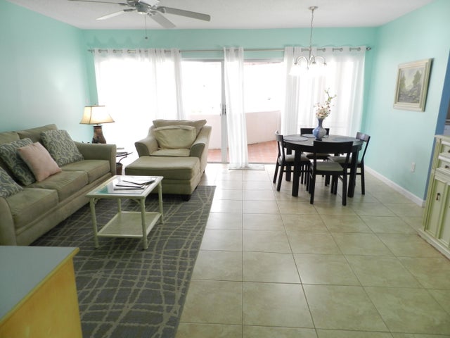 5 of 35 - 6 Greenway Village N #202, Royal Palm Beach, FL