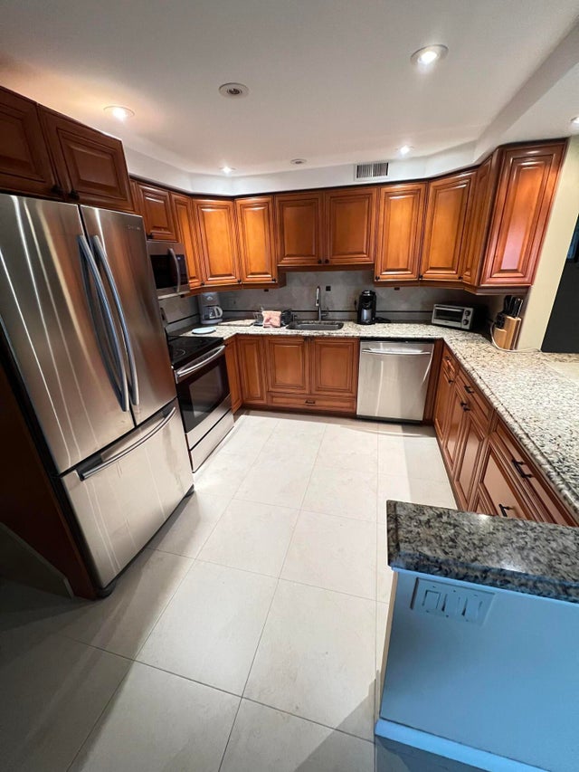 4 of 30 - 174 Somerset I, West Palm Beach, FL