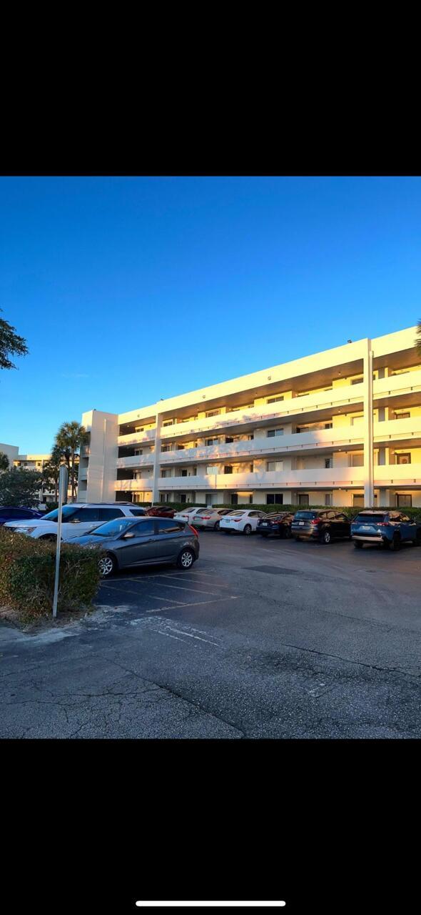 1 of 8 - 3186 Via Poinciana #211, Lake Worth, FL