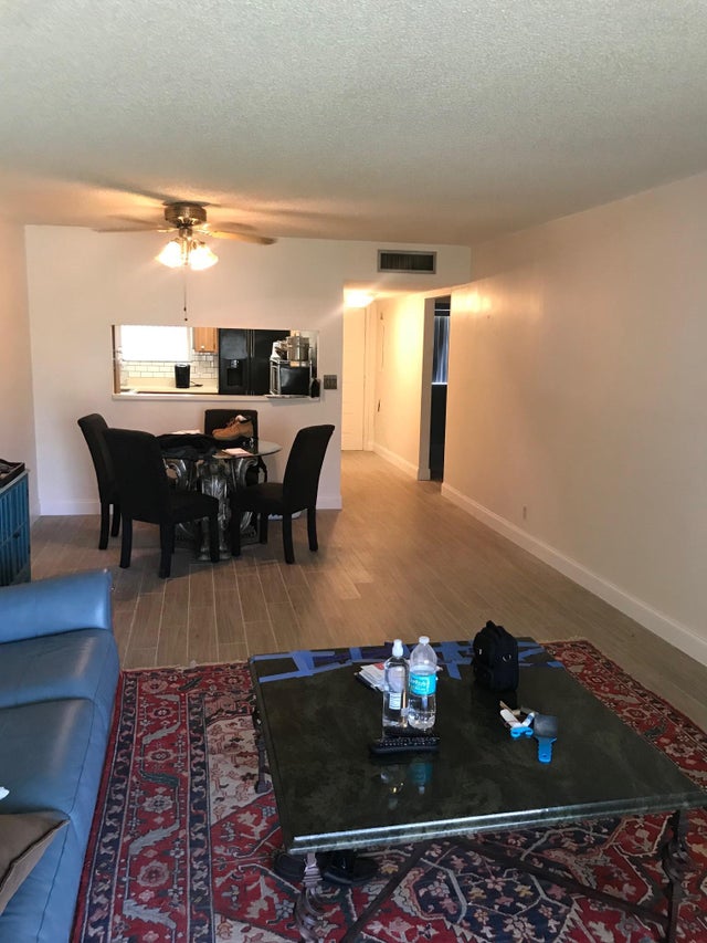 2 of 8 - 3186 Via Poinciana #211, Lake Worth, FL
