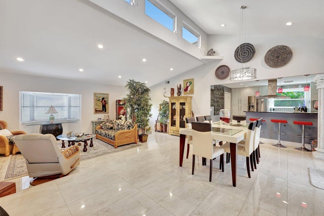 4 of 71 - 258 Ne Sagamore Terrace, Port Saint Lucie, FL