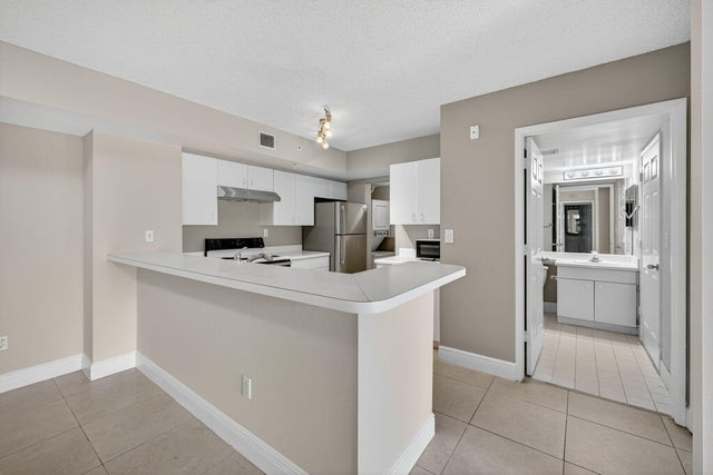 4 of 39 - 2640 S University Drive #220, Davie, FL