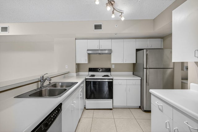 5 of 39 - 2640 S University Drive #220, Davie, FL