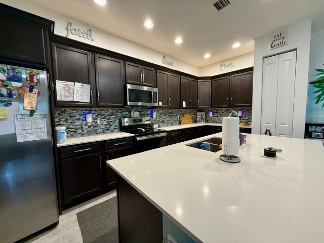 2 of 10 - 5571 Quiet Lake Place, Loxahatchee, FL