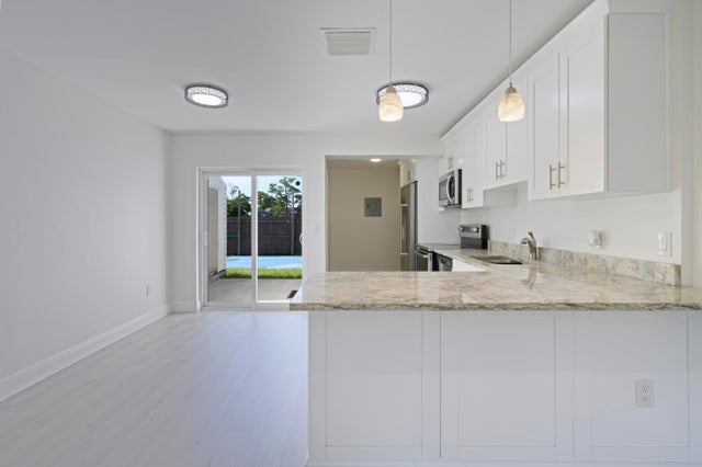 5 of 15 - 5042 Grant Lane, West Palm Beach, FL