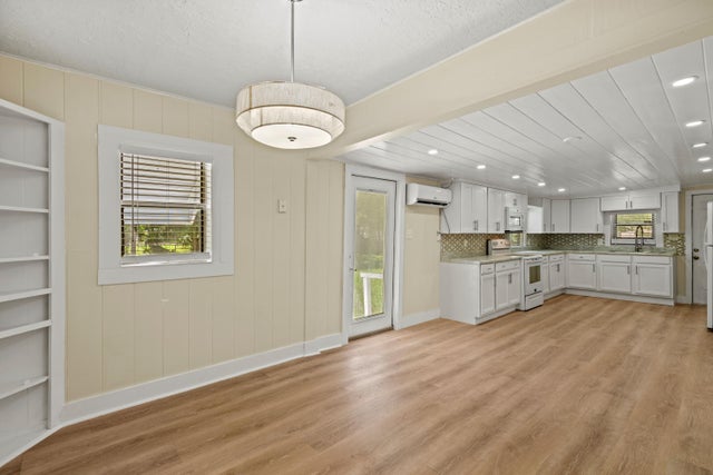 1 of 28 - 103 N 23rd Street, Fort Pierce, FL