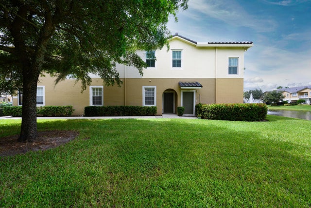 2 of 23 - 1561 Se Hampshire Way #104, Stuart, FL