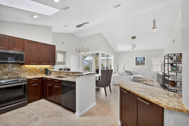 1 of 47 - 31 Windsor Lane, Palm Beach Gardens, FL