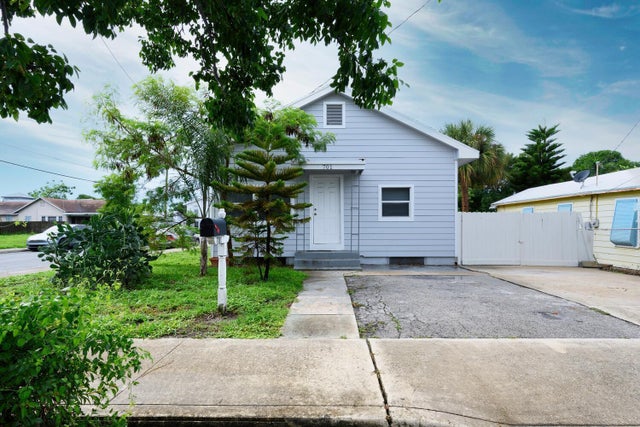 3 of 28 - 701 Washington Avenue, Lake Worth Beach, FL