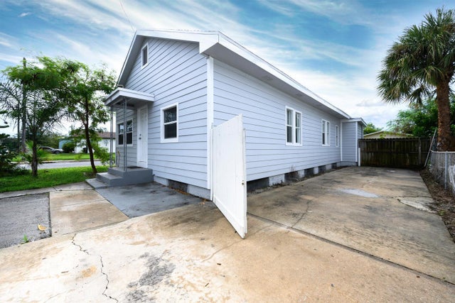 4 of 28 - 701 Washington Avenue, Lake Worth Beach, FL
