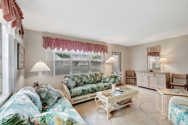 3 of 34 - 110 Kingswood F, West Palm Beach, FL