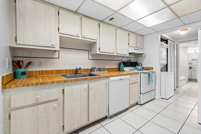 1 of 33 - 1876 Fairview Villas Drive #3, Palm Springs, FL