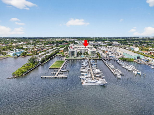 1 of 53 - 804 E Windward Way #422, Lantana, FL