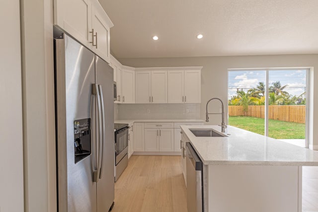 2 of 18 - 4068 Linda Lane, West Palm Beach, FL