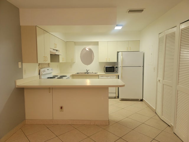 5 of 17 - 109 Se Village Drive #109, Port Saint Lucie, FL