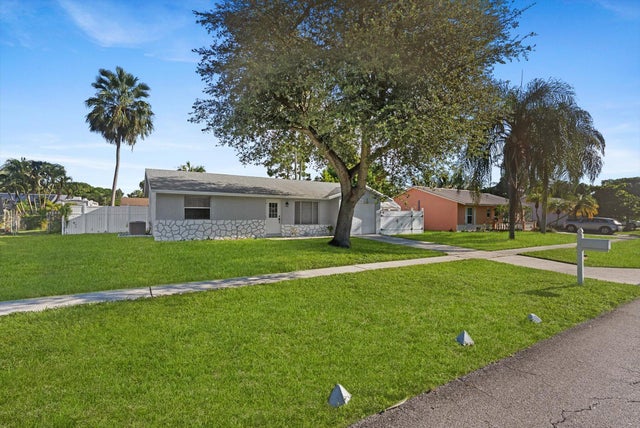 2 of 32 - 4561 Vespasian Court, Lake Worth, FL