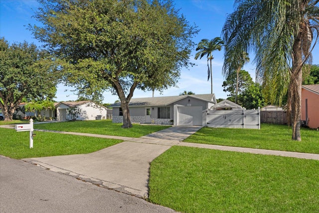 3 of 32 - 4561 Vespasian Court, Lake Worth, FL