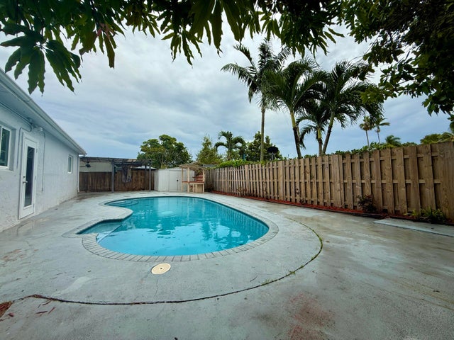 1 of 25 - 6574 Nw 4 Street, Margate, FL