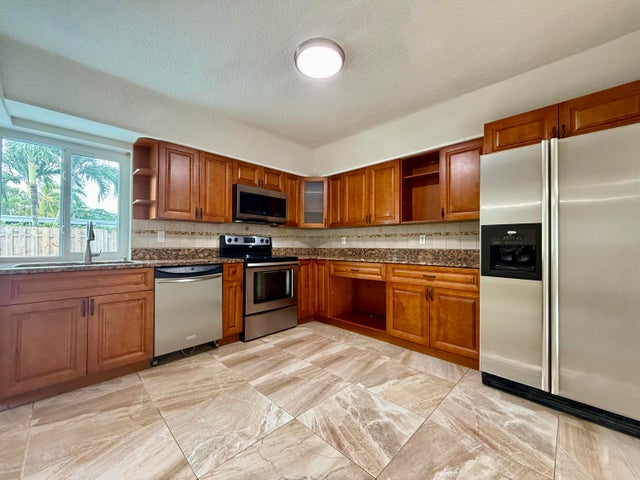 4 of 25 - 6574 Nw 4 Street, Margate, FL