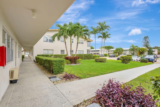 4 of 30 - 130 Cambridge F, West Palm Beach, FL