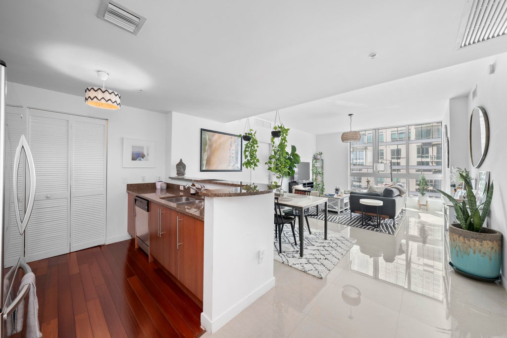 300 S Biscayne Boulevard #t-3604, Miami