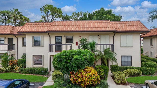 3 of 18 - 7118 Golf Colony Court #205, Lake Worth, FL