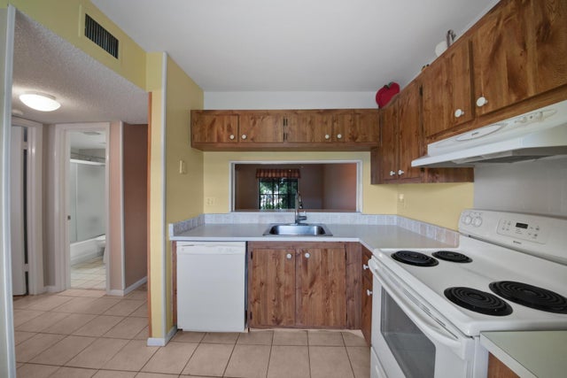 5 of 18 - 7118 Golf Colony Court #205, Lake Worth, FL
