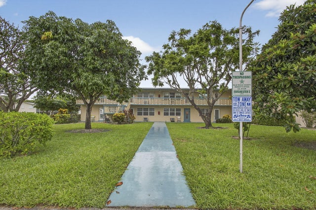 2 of 41 - 96 Dorchester E, West Palm Beach, FL