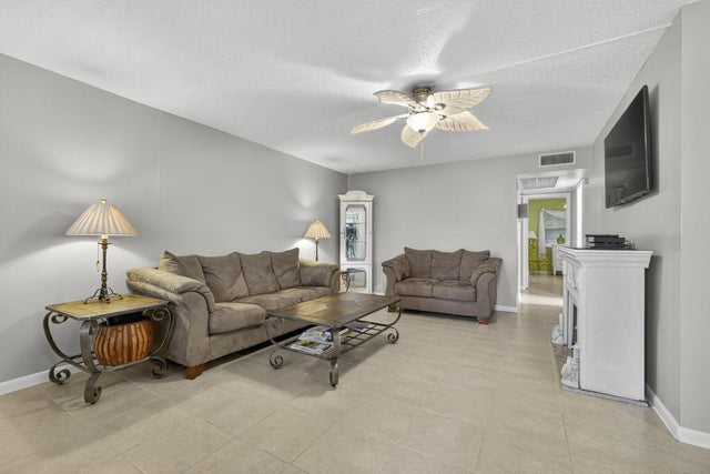4 of 41 - 96 Dorchester E, West Palm Beach, FL