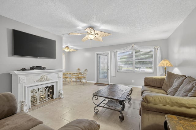 5 of 41 - 96 Dorchester E, West Palm Beach, FL