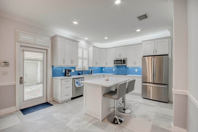 2 of 18 - 8042 Murano Circle, Palm Beach Gardens, FL