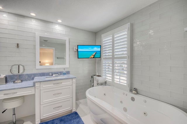 4 of 18 - 8042 Murano Circle, Palm Beach Gardens, FL