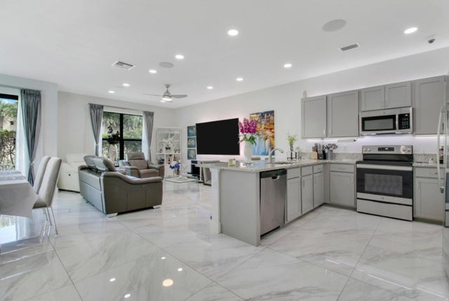 4 of 24 - 1010 Willow Place, Riviera Beach, FL