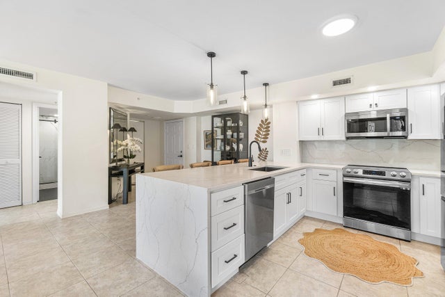 5 of 25 - 1801 N Flagler Drive #729, West Palm Beach, FL