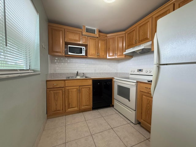 1 of 27 - 337 Saxony H, Delray Beach, FL