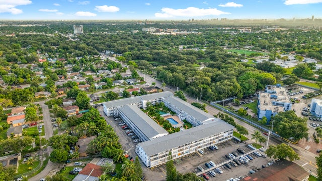 4 of 33 - 15610 Ne 6th Avenue #37b, Miami, FL