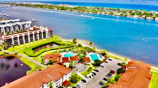1 of 74 - 7030 Half Moon Circle #121, Hypoluxo, FL