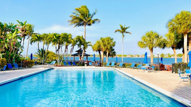 3 of 74 - 7030 Half Moon Circle #121, Hypoluxo, FL