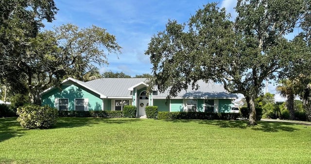 1 of 12 - 717 W Fischer Circle, Sebastian, FL