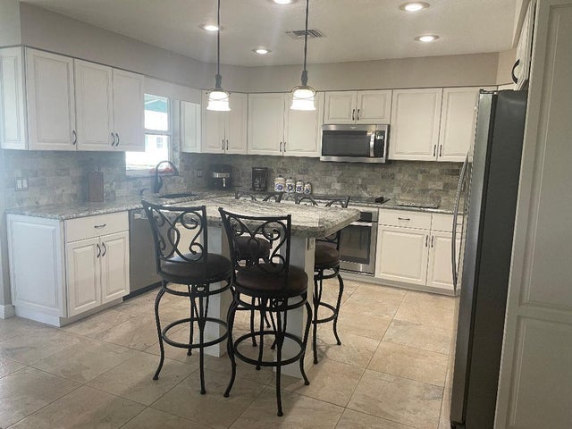 4 of 12 - 717 W Fischer Circle, Sebastian, FL