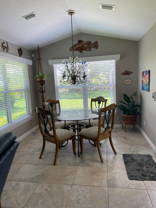 5 of 12 - 717 W Fischer Circle, Sebastian, FL