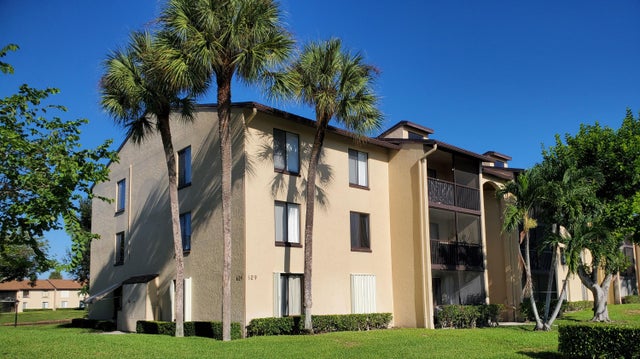 2 of 18 - 629 Sea Pine Way #h3, Greenacres, FL
