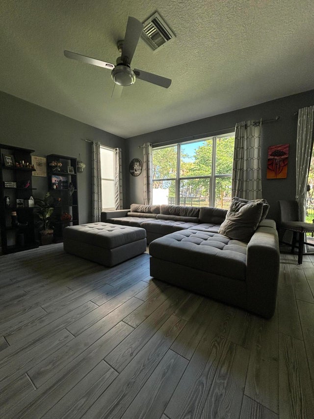 2 of 20 - 6607 Pointe Of Woods Drive, West Palm Beach, FL