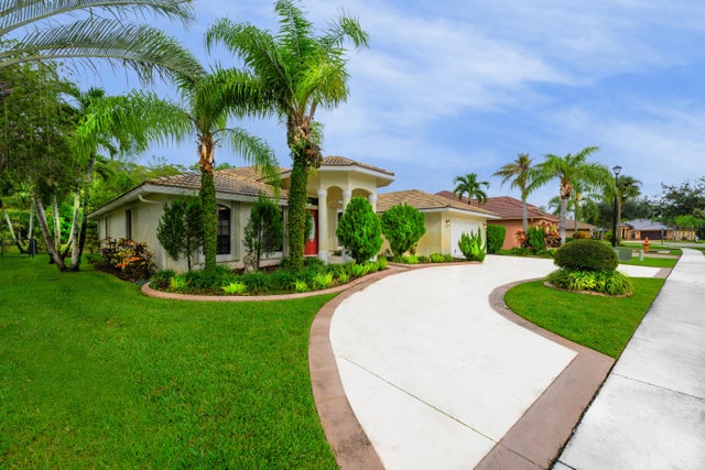 2 of 49 - 221 Cypress Trace, Royal Palm Beach, FL