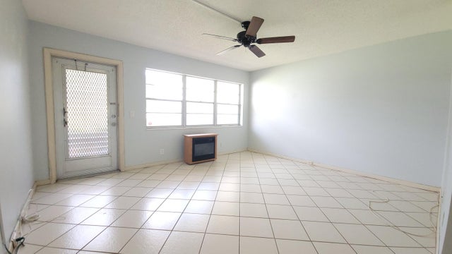 1 of 36 - 215 Canterbury J, West Palm Beach, FL