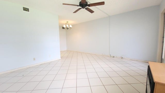 3 of 36 - 215 Canterbury J, West Palm Beach, FL