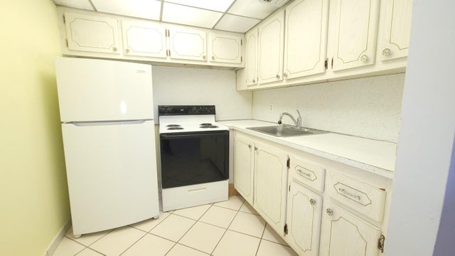 5 of 36 - 215 Canterbury J, West Palm Beach, FL