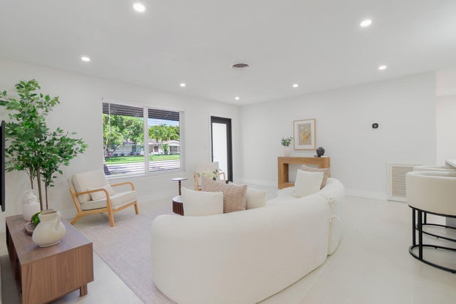4 of 28 - 4330 Ne 13th Avenue, Oakland Park, FL