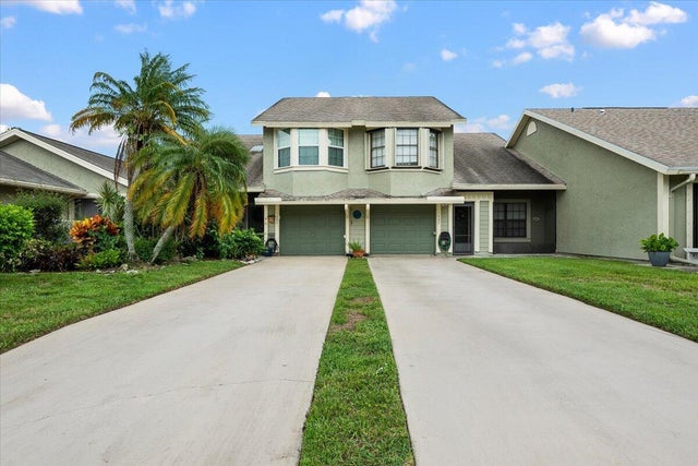 1562 Se Lynshire Court, Port Saint Lucie